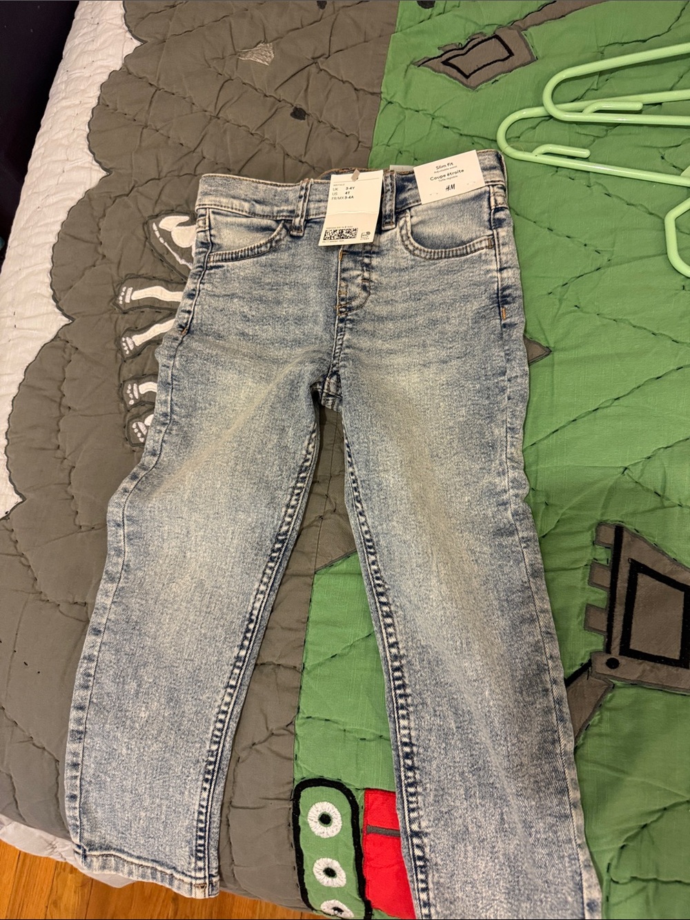 NWT: Never worn H&M boys slim fit jeans. Light Wash Kids Jeans- Denim Blue US 4T